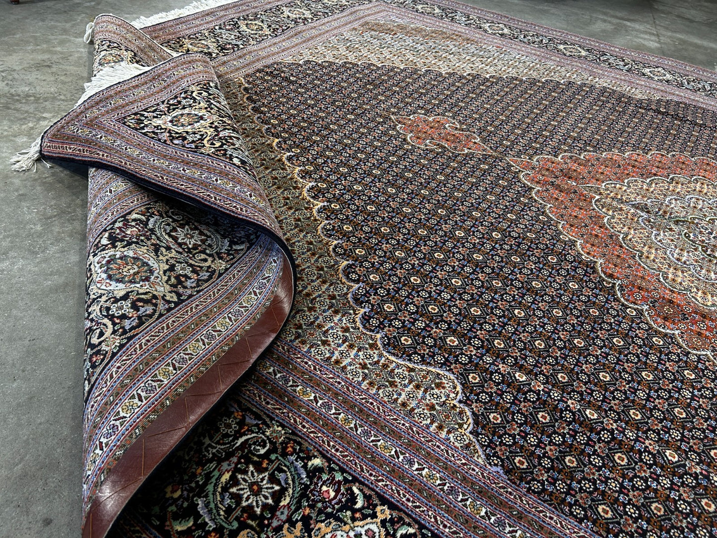 8'3"x11'2" Fine Hand-Knotted Wool & Silk Oriental Rug - Area Carpet