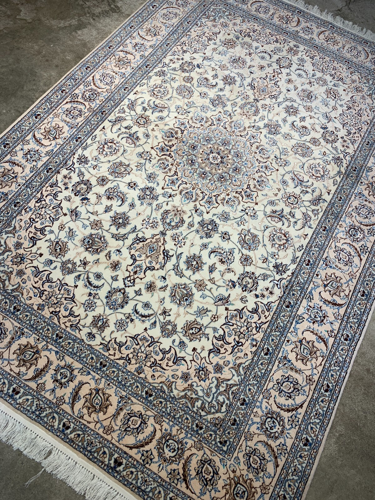 4'11"x7'2" Very Fine Hand-Knotted Wool & Silk Blend Naine Carpet - Area Rug