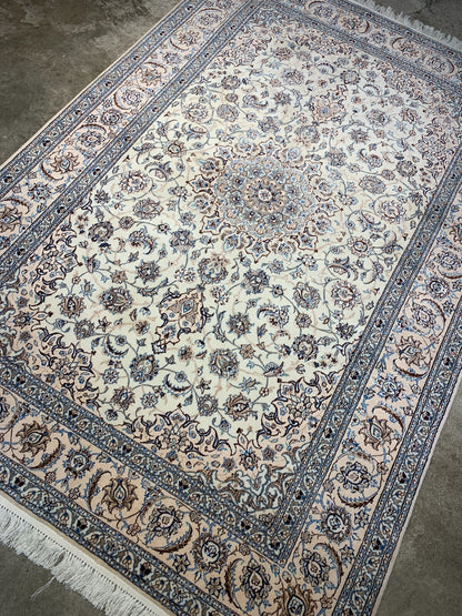 4'11"x7'2" Very Fine Hand-Knotted Wool & Silk Blend Naine Carpet - Area Rug