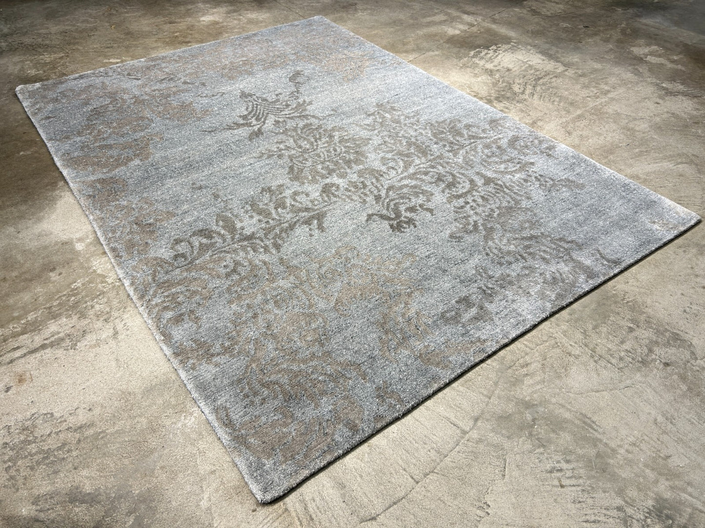 5'8"x7'10'' Hand-Knotted Wool & Silk  Pile Modern Area Rug - Carpet