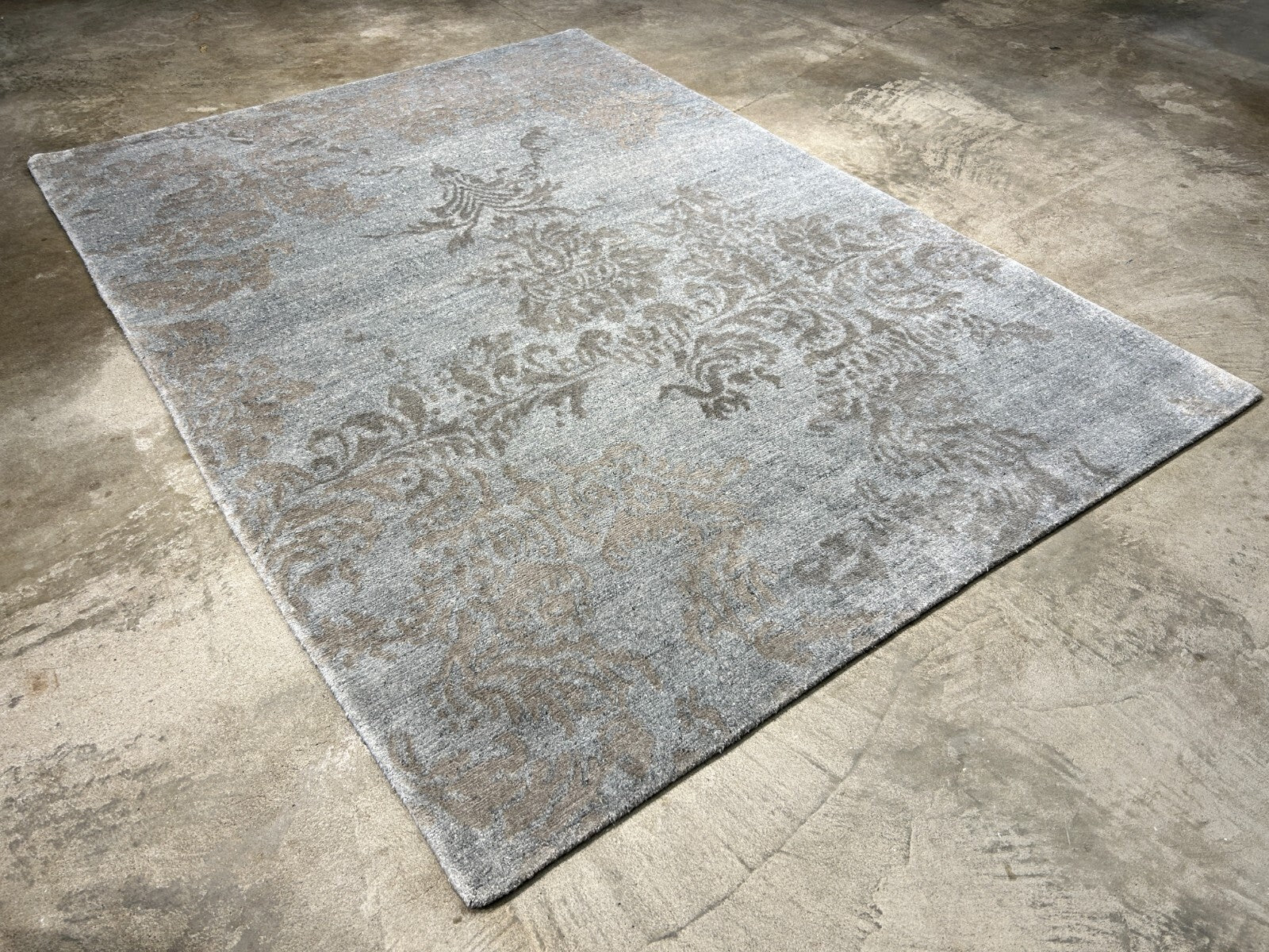 5'8"x7'10'' Hand-Knotted Wool & Silk  Pile Modern Area Rug - Carpet