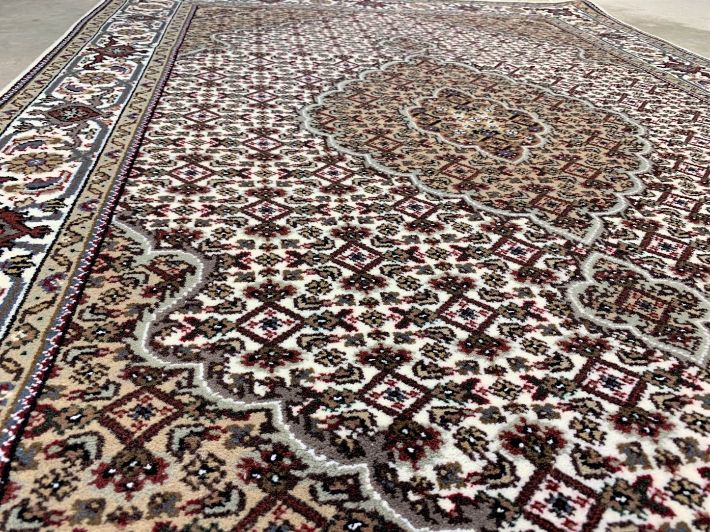 4'1" x 6' Hand-Knotted 100% Wool Tabrize Mahi Area Rug