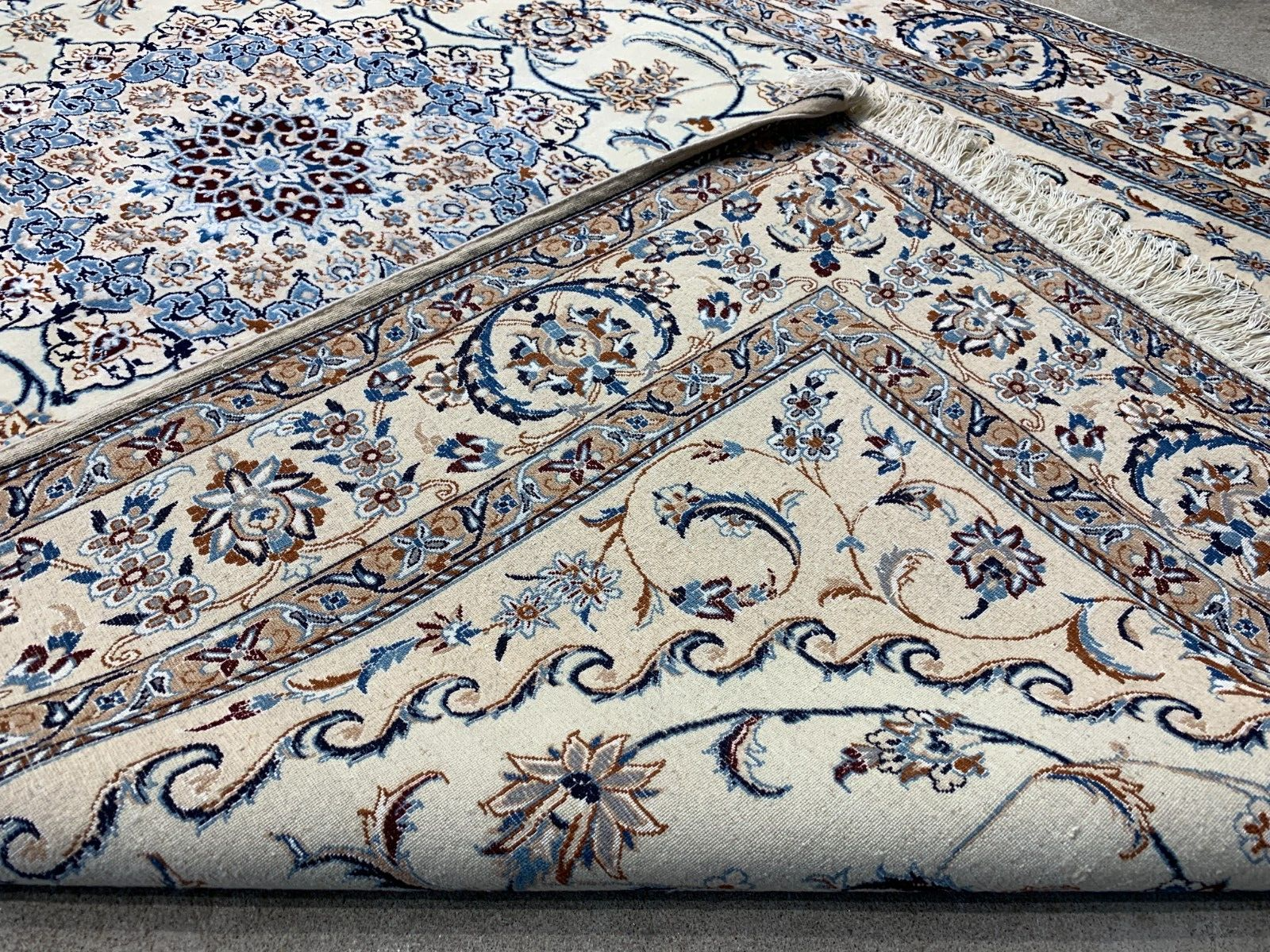 4'4"x6'11" Very Fine Hand-Knotted Wool & Silk Blend Naine Carpet - Area Rug