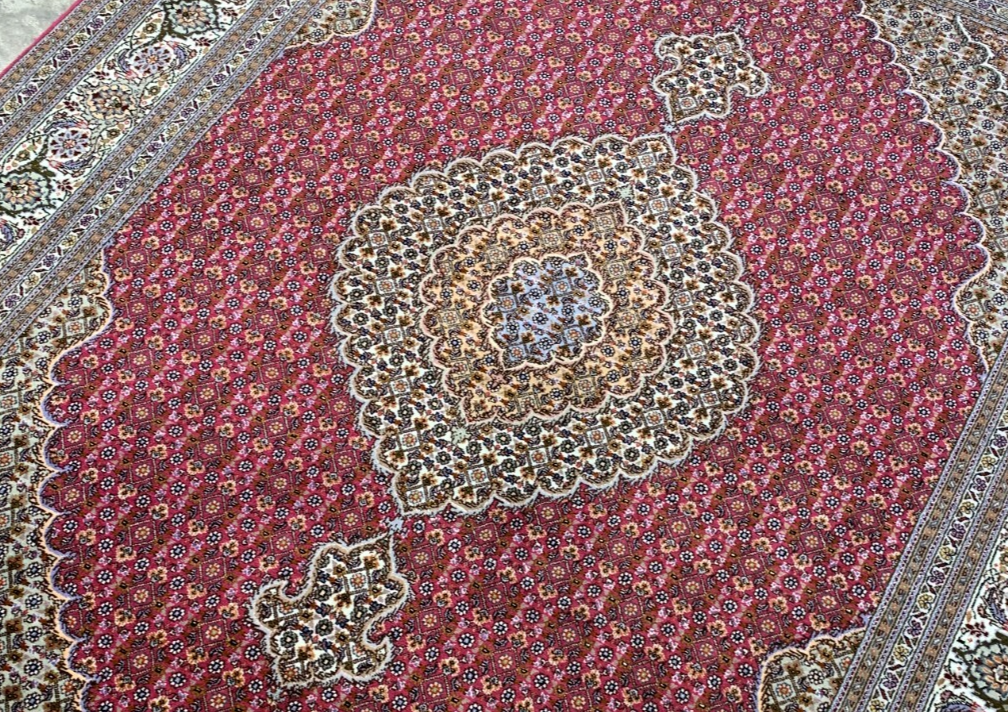 4'9"x6'5" Fine Hand-Knotted Wool & Silk Blend Tabrize Mahi Carpet - Area Rug