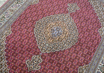 4'9"x6'5" Fine Hand-Knotted Wool & Silk Blend Tabrize Mahi Carpet - Area Rug