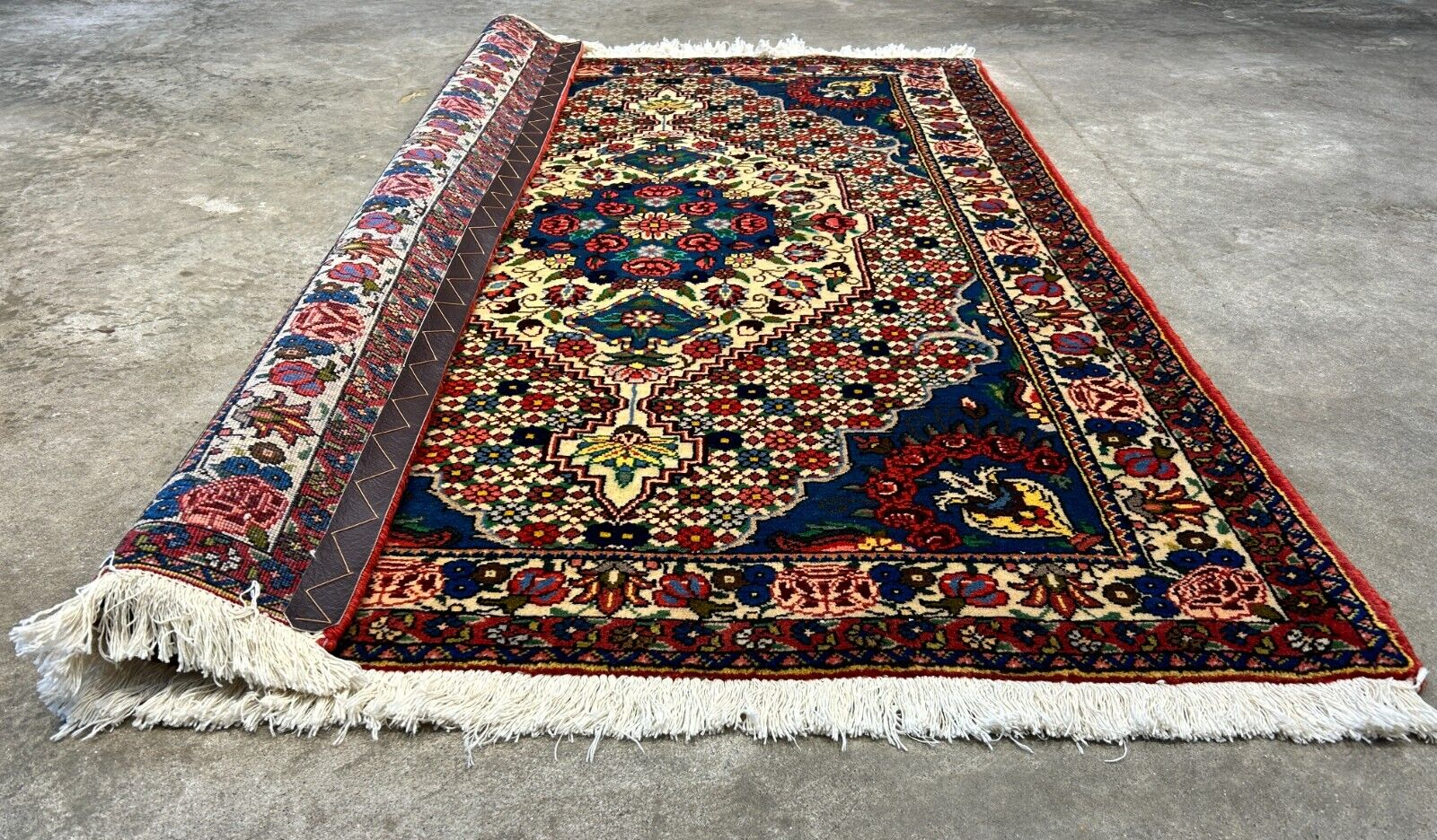 3'5"x4'11" Hand-Knotted 100% Lamb Wool Bakhtiarie Area Rug