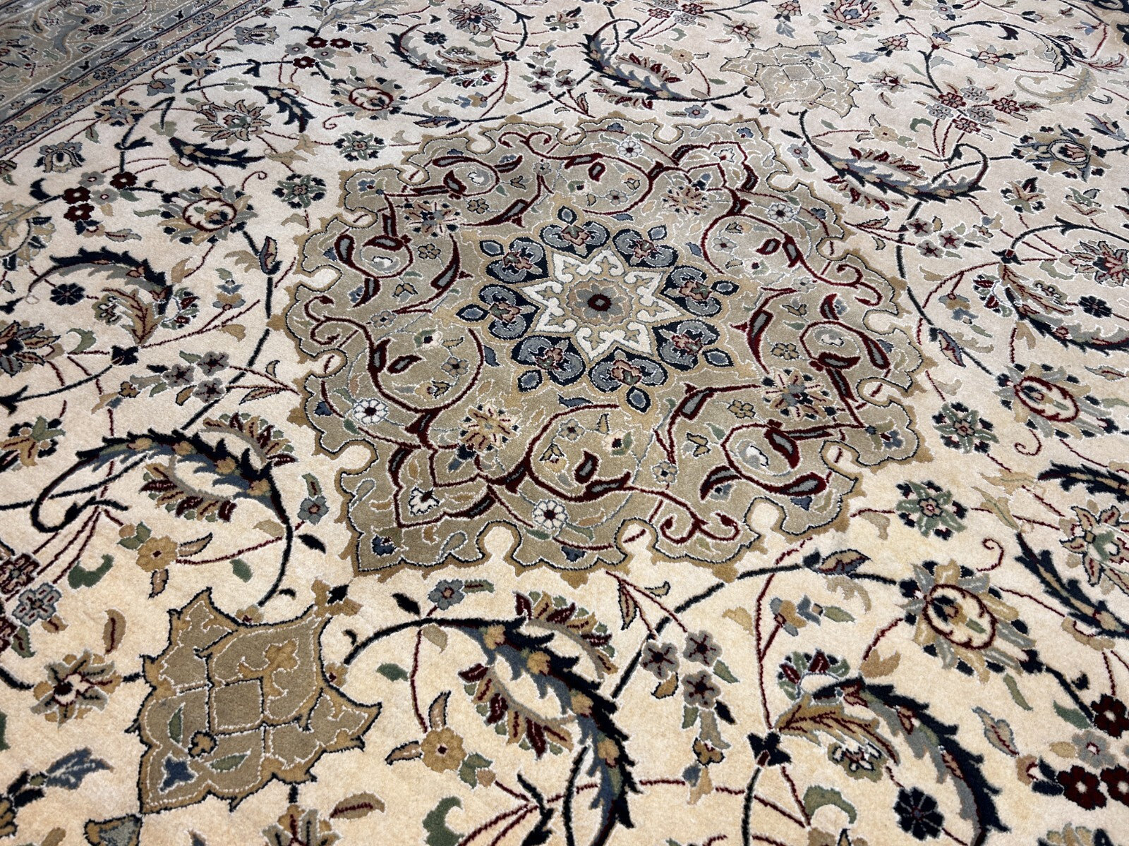 8'1"x12'1" Very Fine Hand-Knotted 100% Wool India Naine Rug - Area Carpet