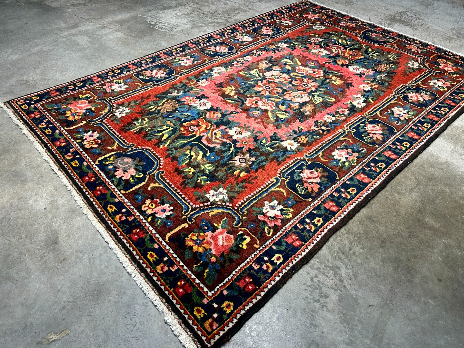 5'2"x8' Hand-Knotted 100% Wool Pile Bakhtiarie Carpet - Area Rug
