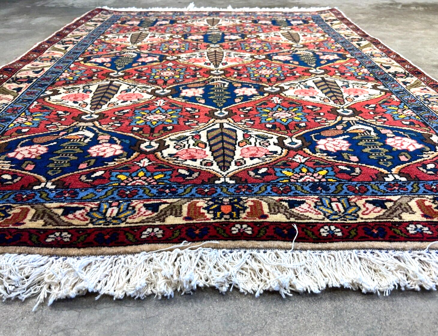 3'3"x4'9" Hand-Knotted 100% Lamb Wool Bakhtiarie Area Rug