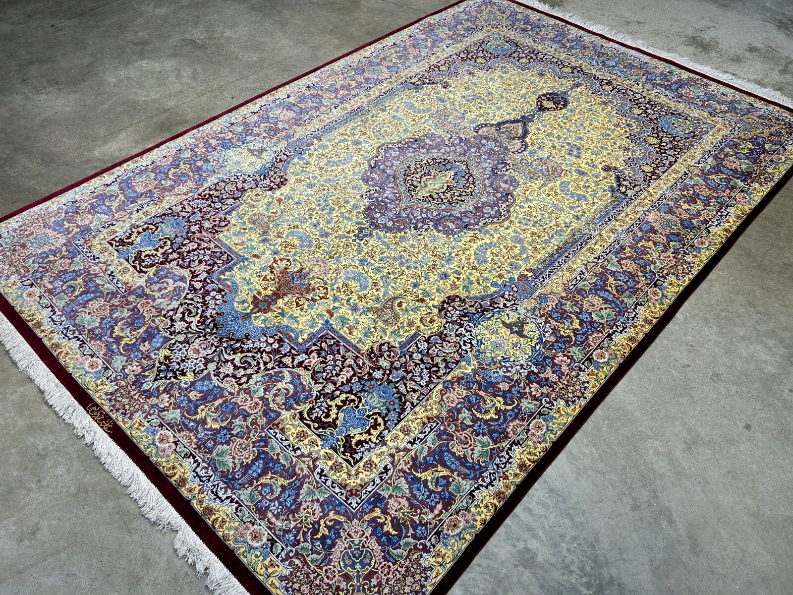 5'4"x8'2" Exquisite Extra-Fine Hand-Knotted 100% Silk Qume Carpet - Area Rug