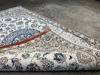 2'11"x4'7" Fine Hand-Knotted Wool & Silk Blend Naine Carpet - Area Rug