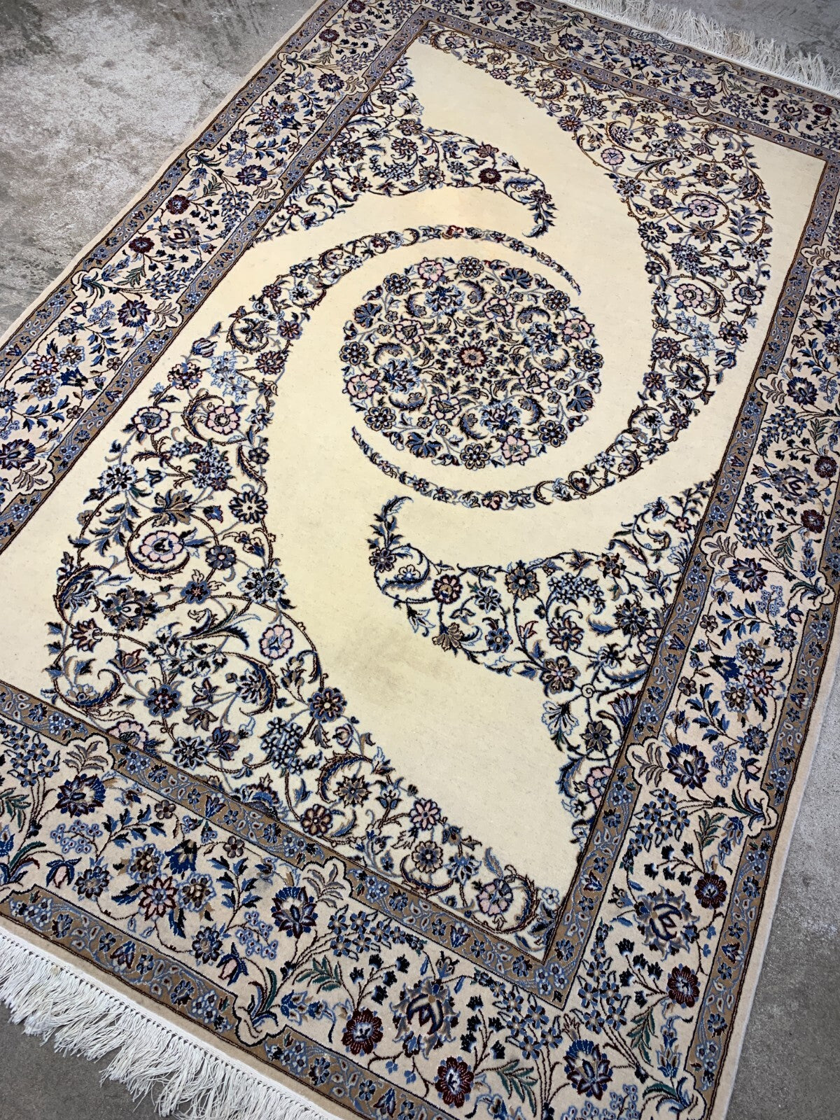 4'4"x6'8" Very Fine Hand-Knotted Wool & Silk Blend Naine Carpet - Area Rug