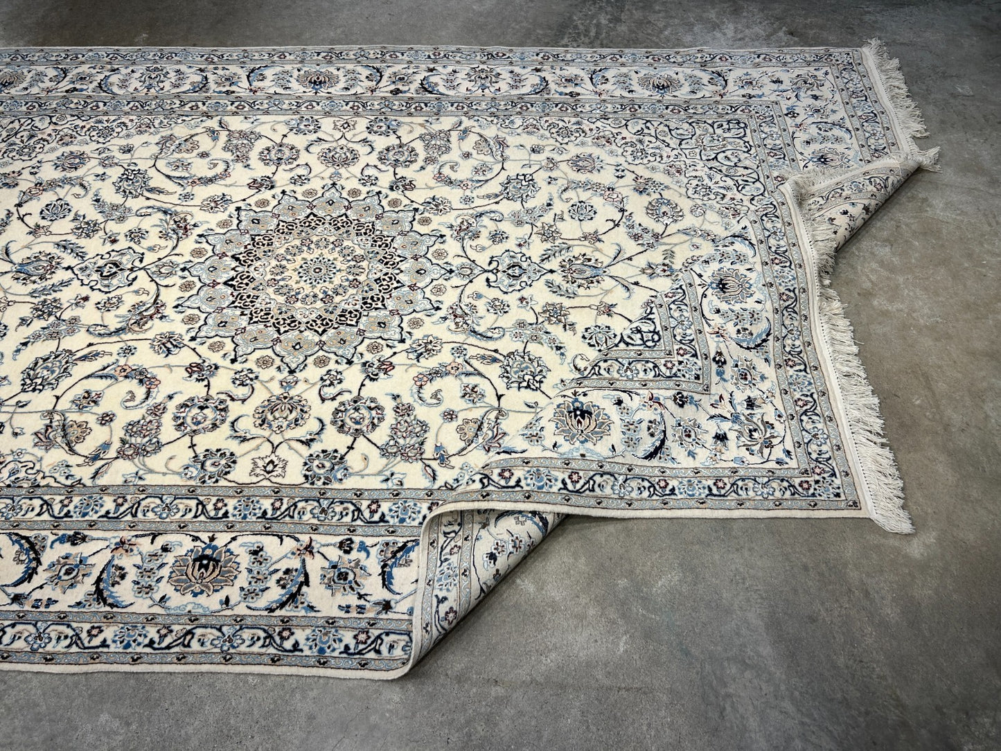 5'7"x9' Extra Fine Hand-Knotted Wool & Silk Naine Rug