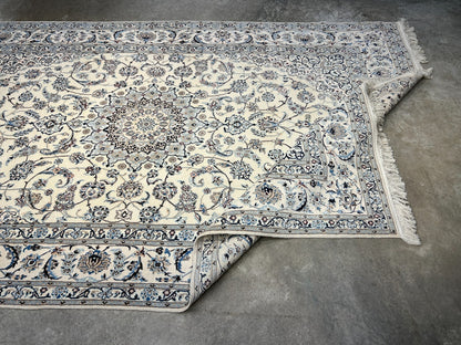 5'7"x9' Extra Fine Hand-Knotted Wool & Silk Naine Rug