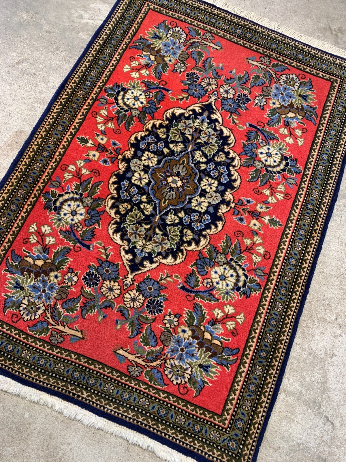2'x3' Very Fine Hand-Knotted 100% Wool Qume Rug