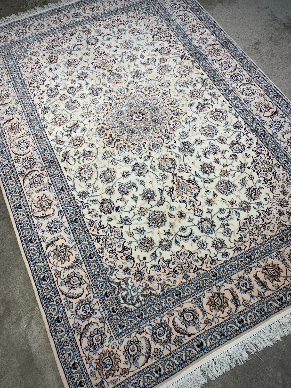 4'11"x7'2" Very Fine Hand-Knotted Wool & Silk Blend Naine Carpet - Area Rug