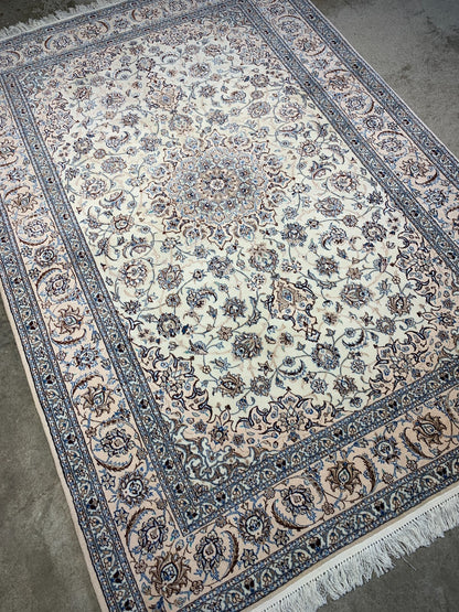 4'11"x7'2" Very Fine Hand-Knotted Wool & Silk Blend Naine Carpet - Area Rug