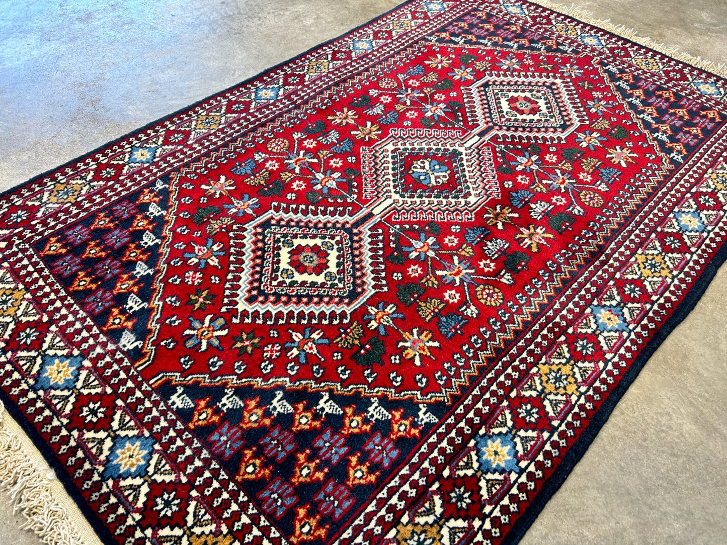 3'3"x5' Hand-Knotted 100% Wool Pile Yalamehe Rug