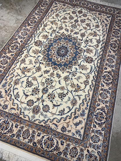 4'4"x6'11" Very Fine Hand-Knotted Wool & Silk Blend Naine Carpet - Area Rug
