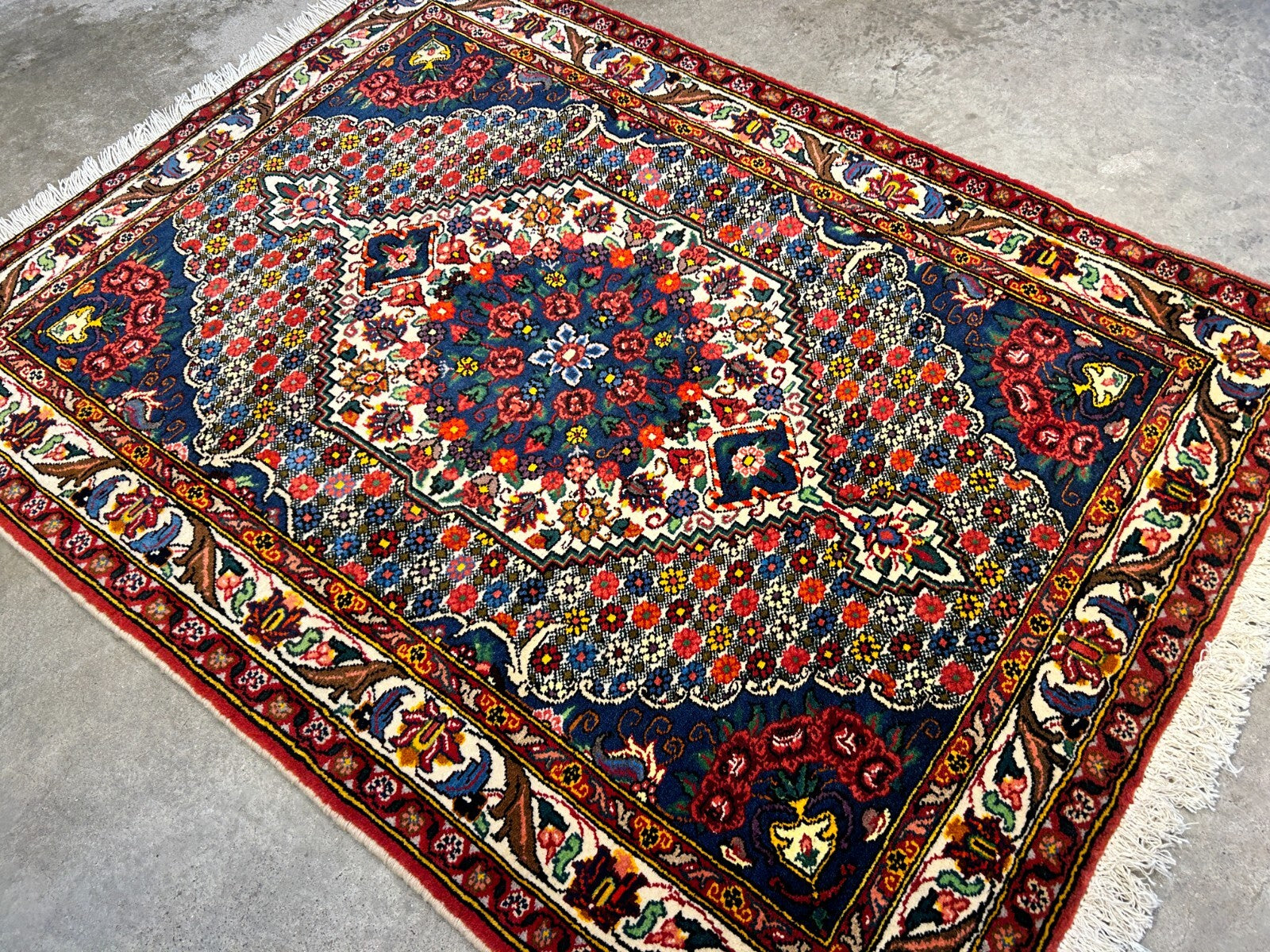 3'5"x5'2" Hand-Knotted 100% Lamb Wool Bakhtiarie Area Rug
