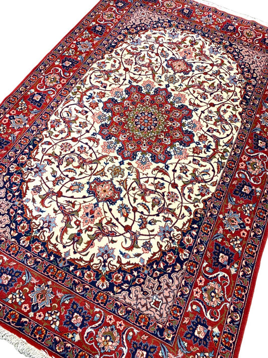4'7" x 7'2'' Semi-Antique Hand-Knotted 100% Wool Isfahane Rug