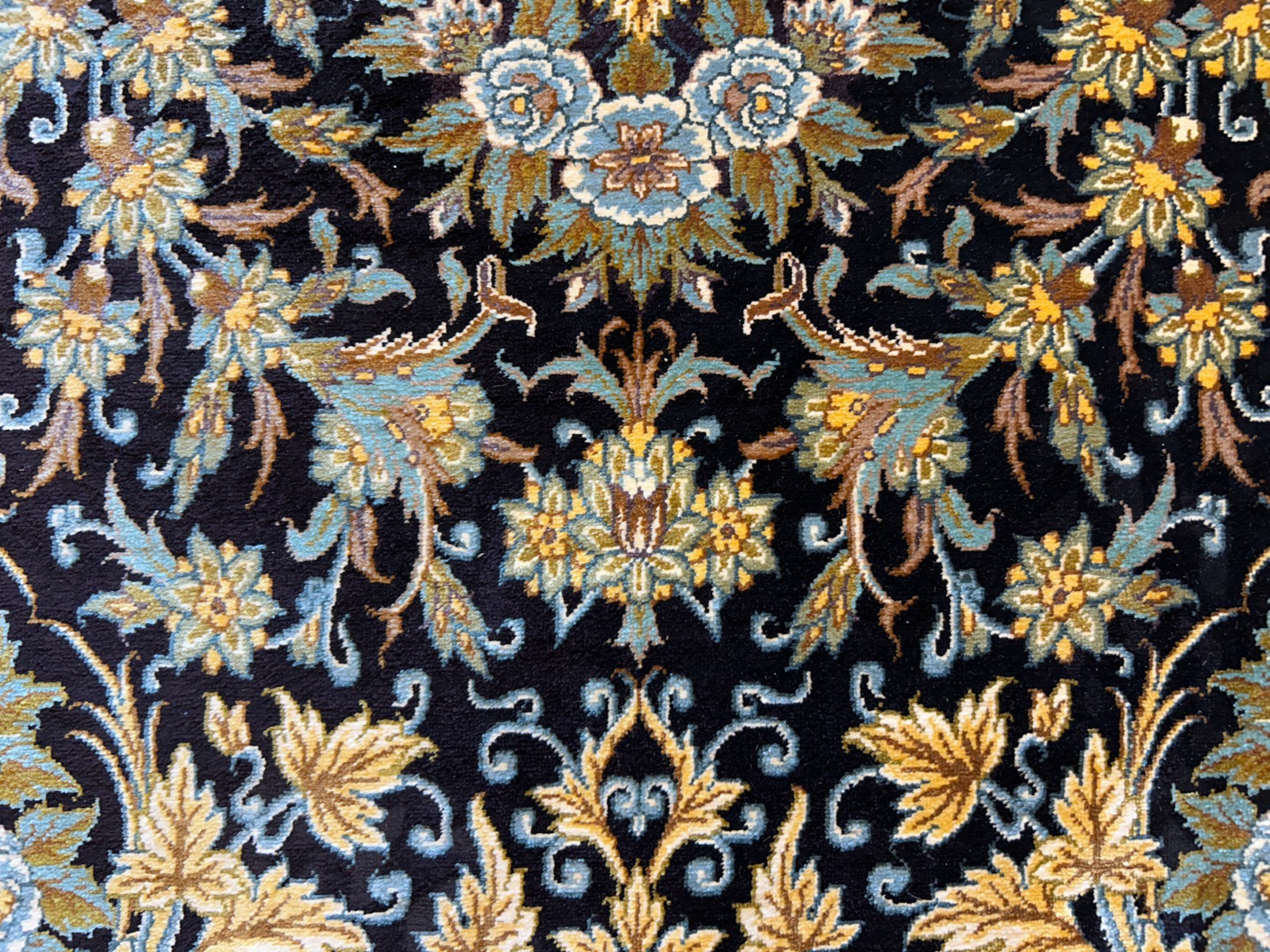 3'4"x5'2" Exquisite Extra-Fine Hand-Knotted 100% Silk Qume Area Rug