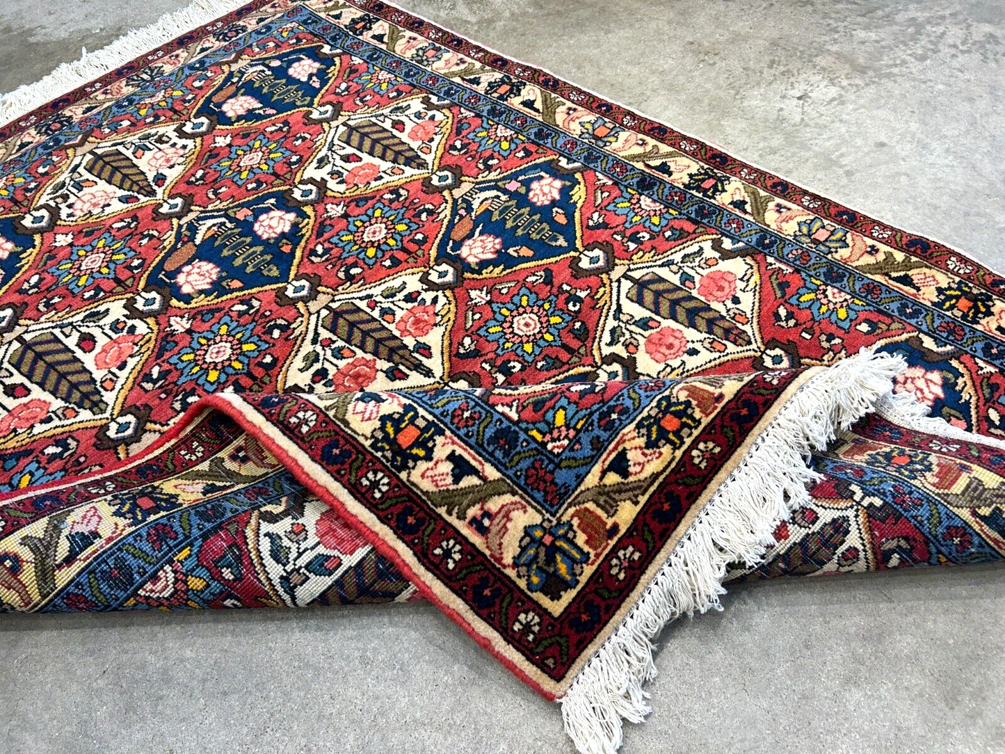3'3"x4'9" Hand-Knotted 100% Lamb Wool Bakhtiarie Area Rug