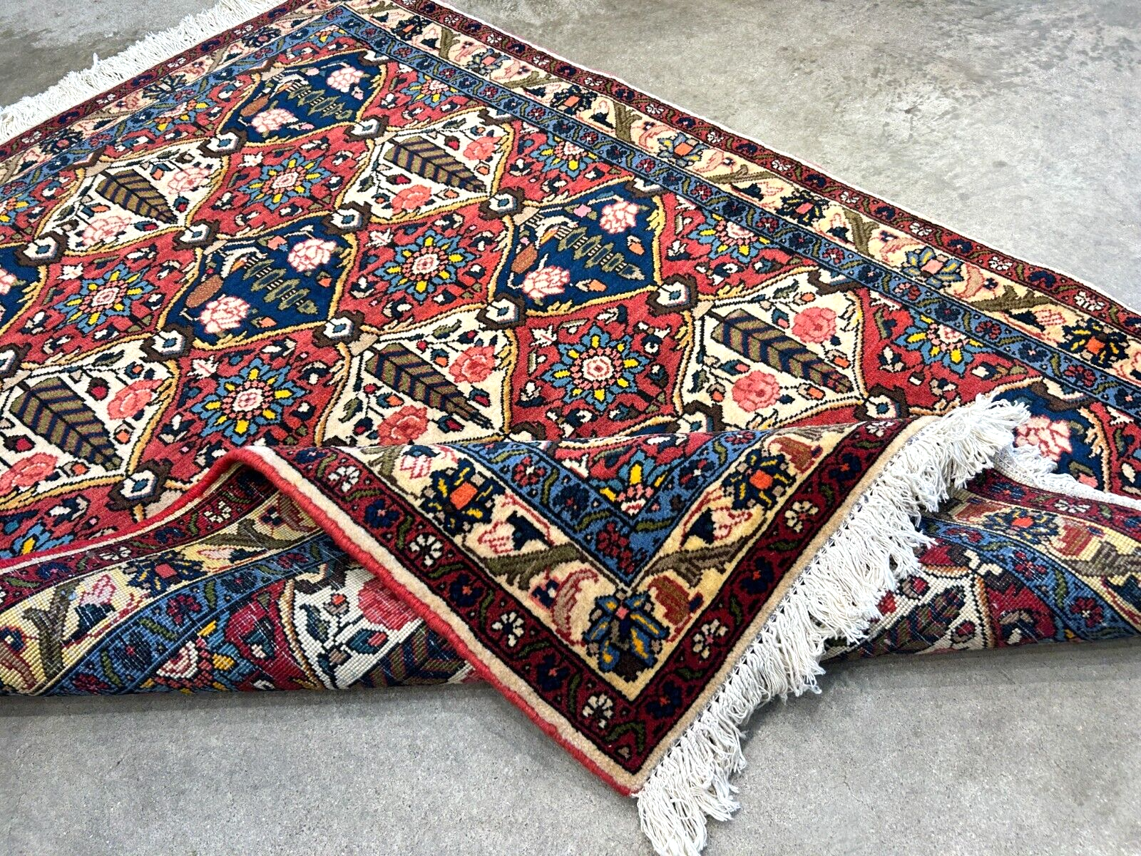 3'3"x4'9" Hand-Knotted 100% Lamb Wool Bakhtiarie Area Rug