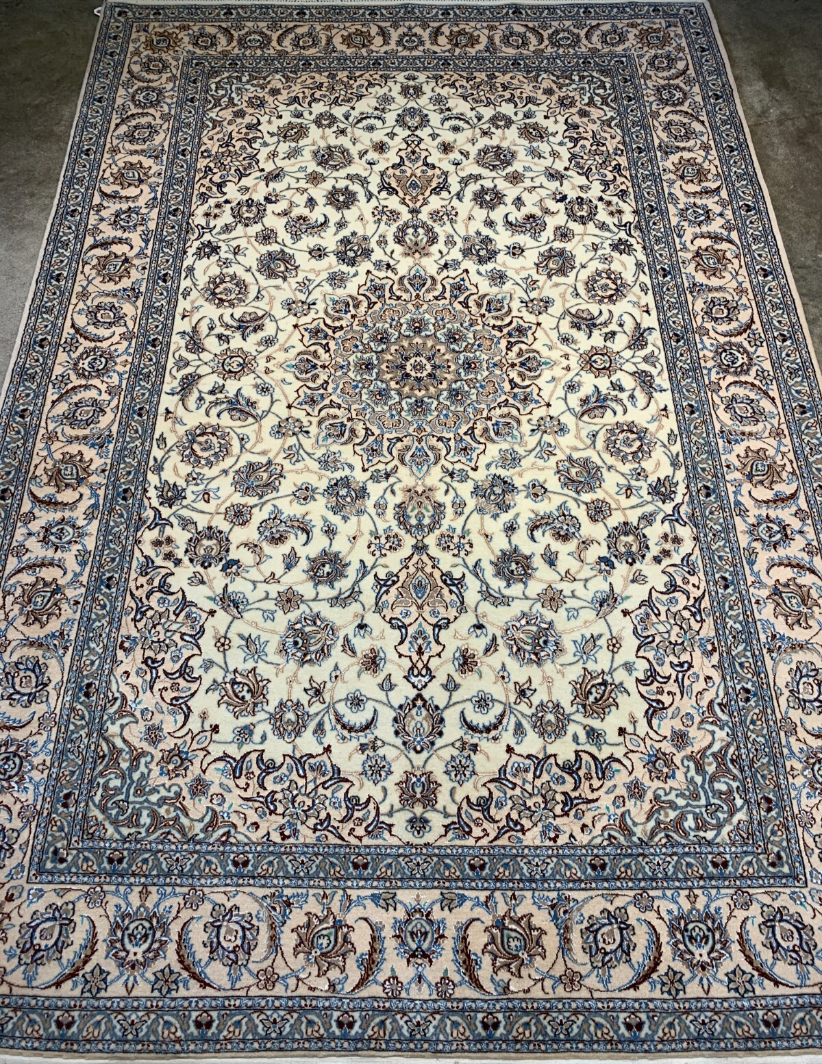 4'11"x7'2" Very Fine Hand-Knotted Wool & Silk Blend Naine Carpet - Area Rug