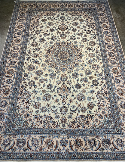 4'11"x7'2" Very Fine Hand-Knotted Wool & Silk Blend Naine Carpet - Area Rug