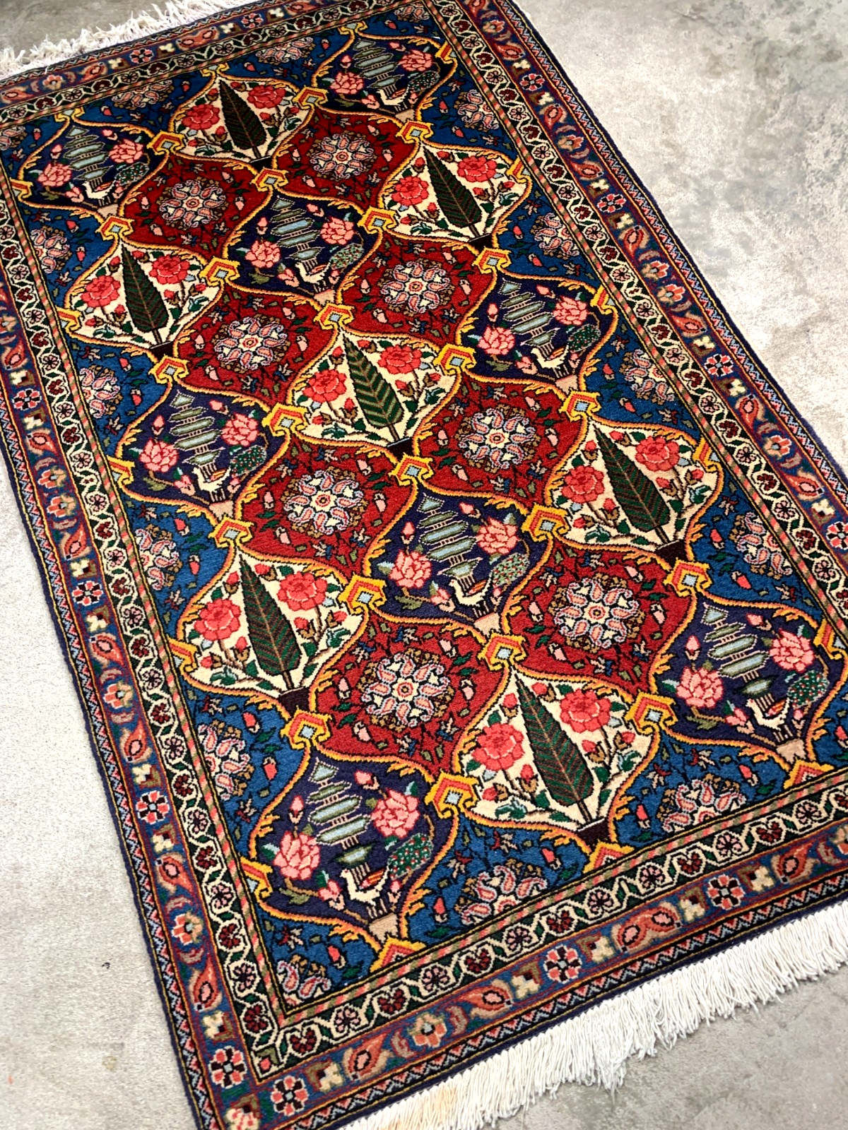 3'3"x5'2'' Hand-Knotted 100% Wool Pile Bakhtiarie Area Rug