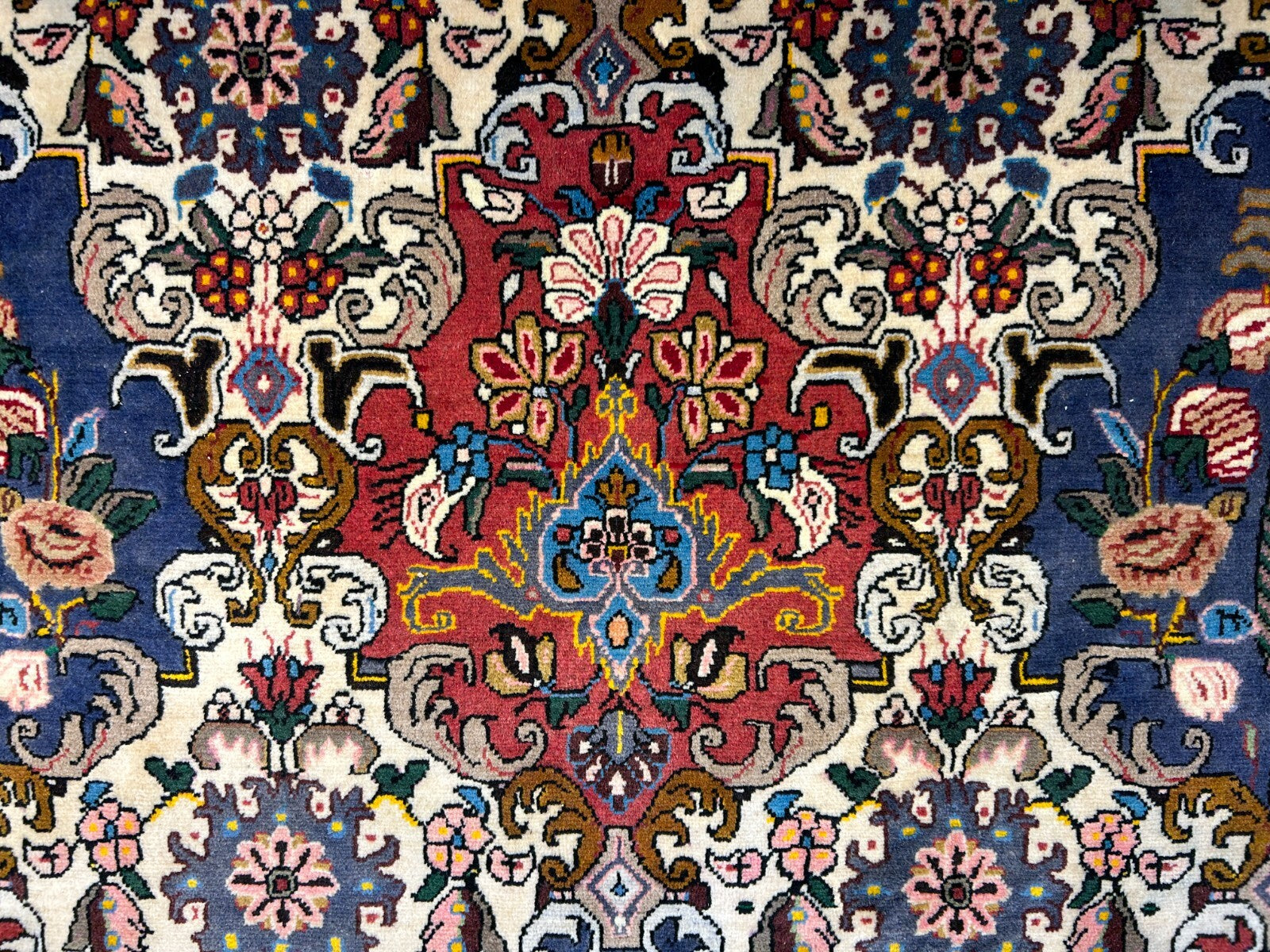 6'7"x10'4" Hand-Knotted 100% Lamb Wool Bakhtiarie Carpet - Area Rug