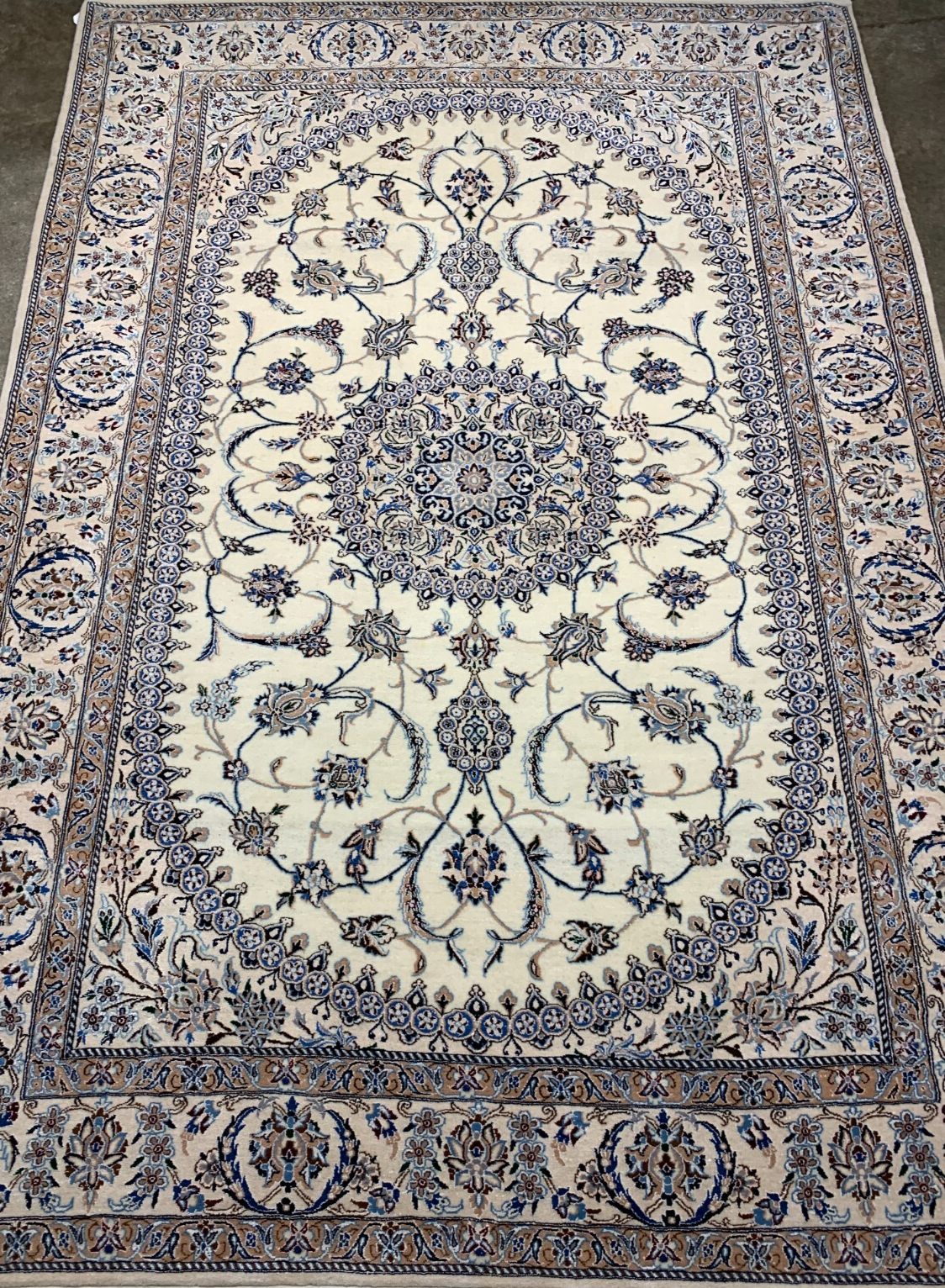 4'4"x6'4" Fine Hand-Knotted Wool & Silk Blend Naine Carpet - Area Rug