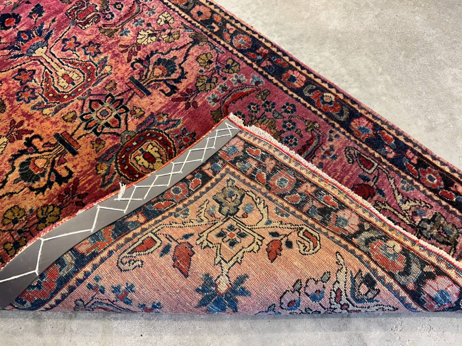 2'7"x4'10" Antique Hand-Knotted 100% Wool Pile Sarouke Area Rug - Carpet