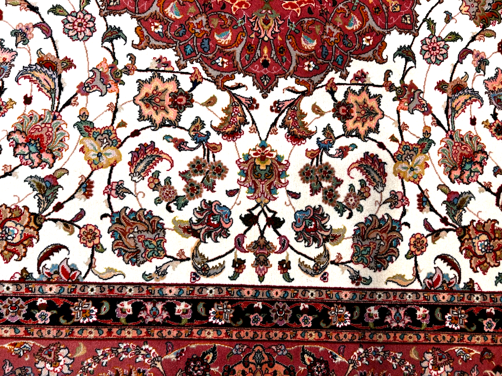 8'3"x11'3" Fine Hand-Knotted Wool & Silk Tabrize Rug