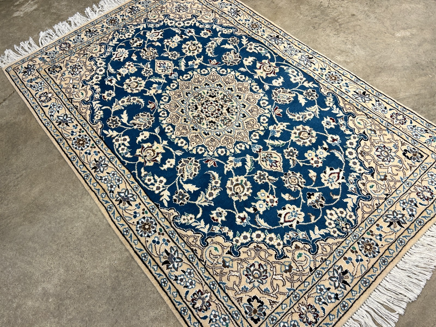 3'1"x4'9" Fine Hand-Knotted Wool & Silk Naine Rug