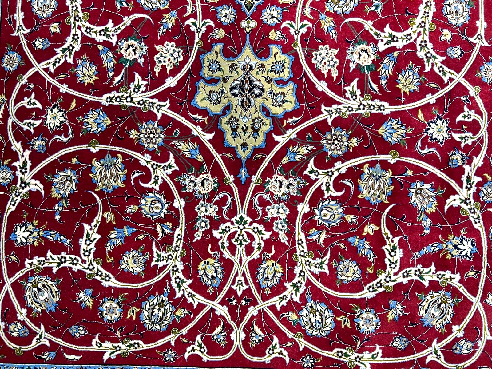 6'10"x10'4"Extra Fine Hand-Knotted Wool & Silk Isfahane Rug - Area Carpet