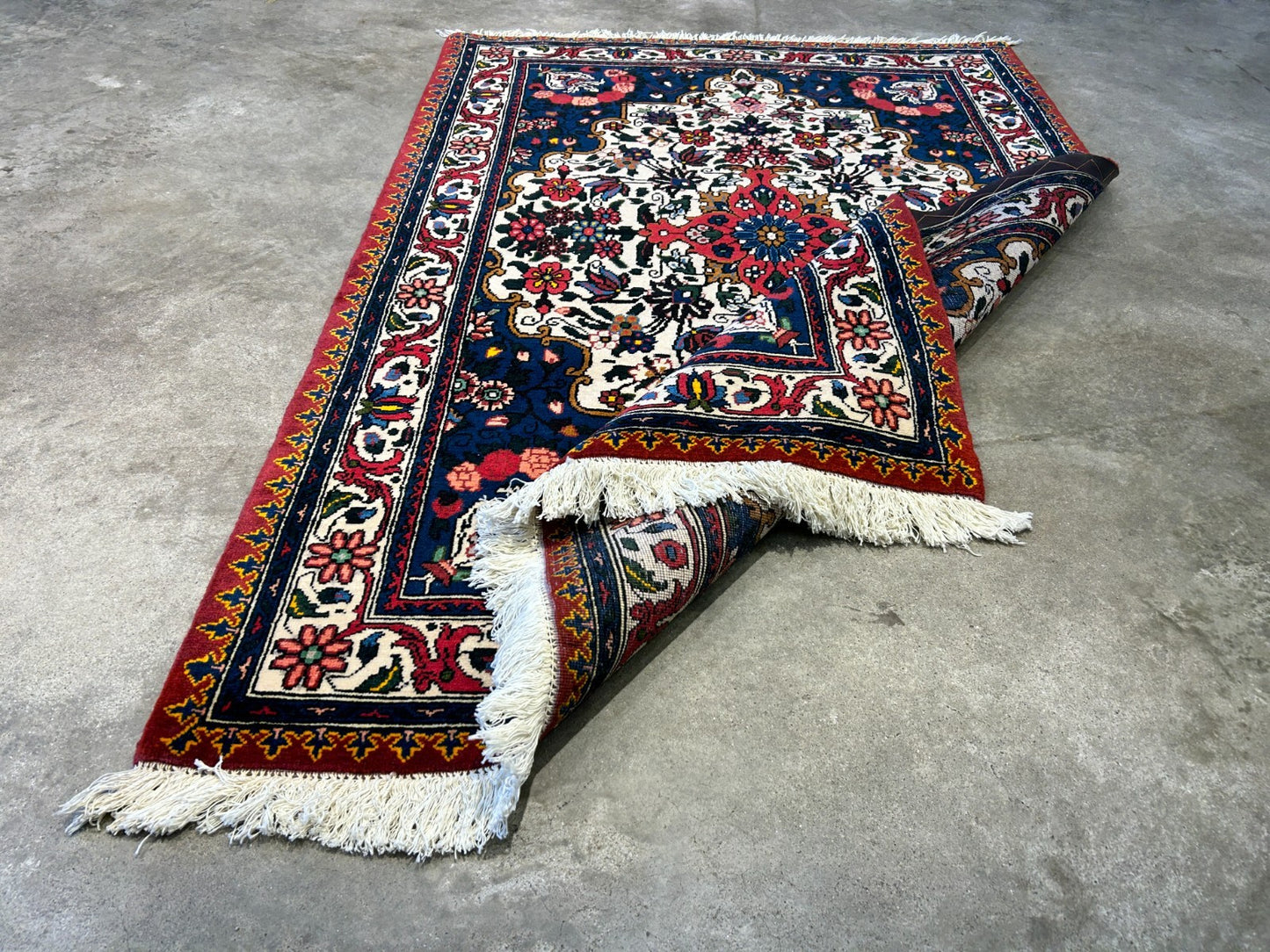 3'5"x5'2'' Hand-Knotted 100% Wool Persiane Bakhtiarie Area Rug