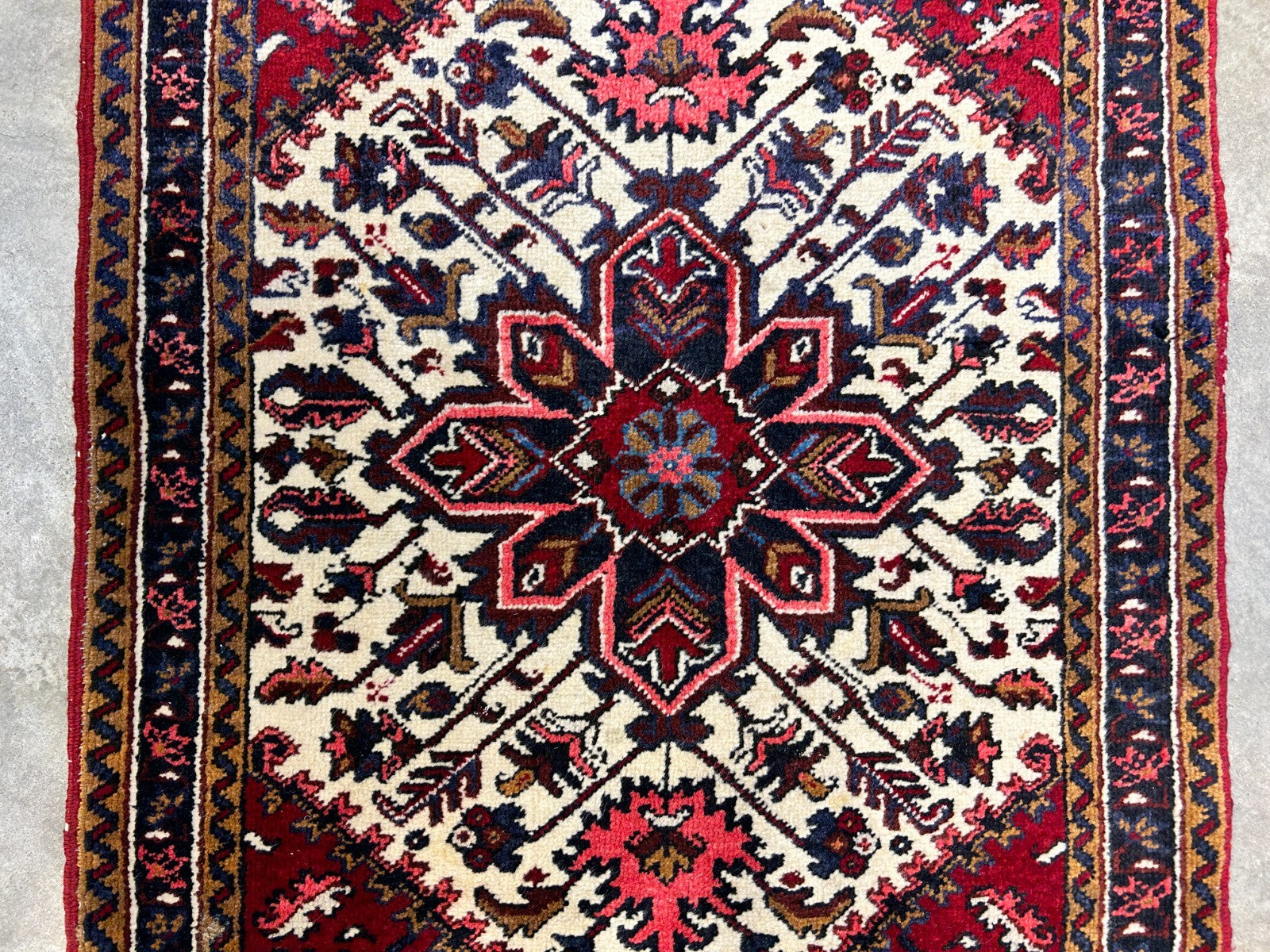 3'1"x5' Hand-Knotted 100% Wool Pile Herize Rug