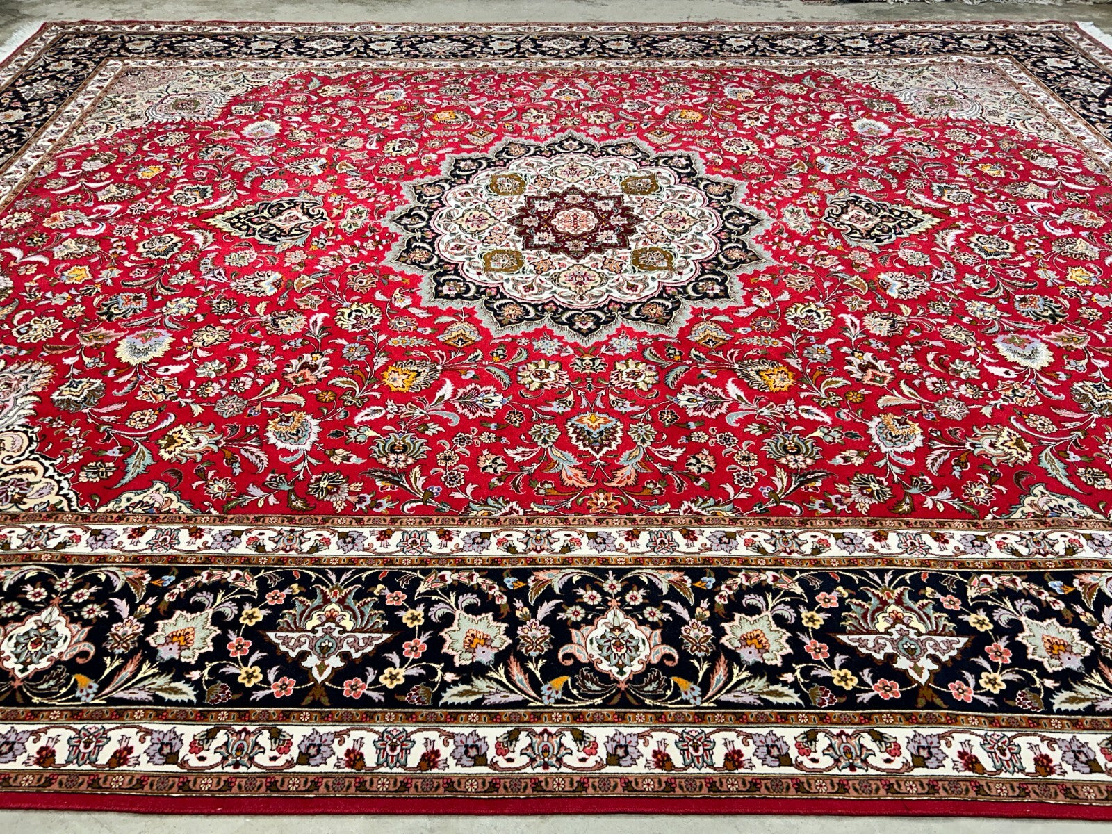 8'10"x12'11" Fine Hand-Knotted Wool & Silk Tabrize Rug