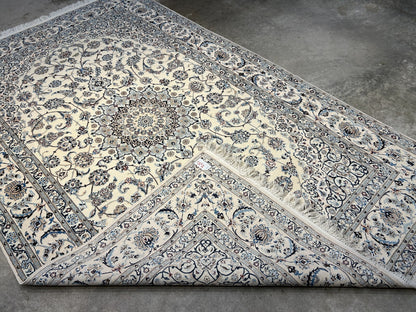 5'7"x9' Extra Fine Hand-Knotted Wool & Silk Naine Rug