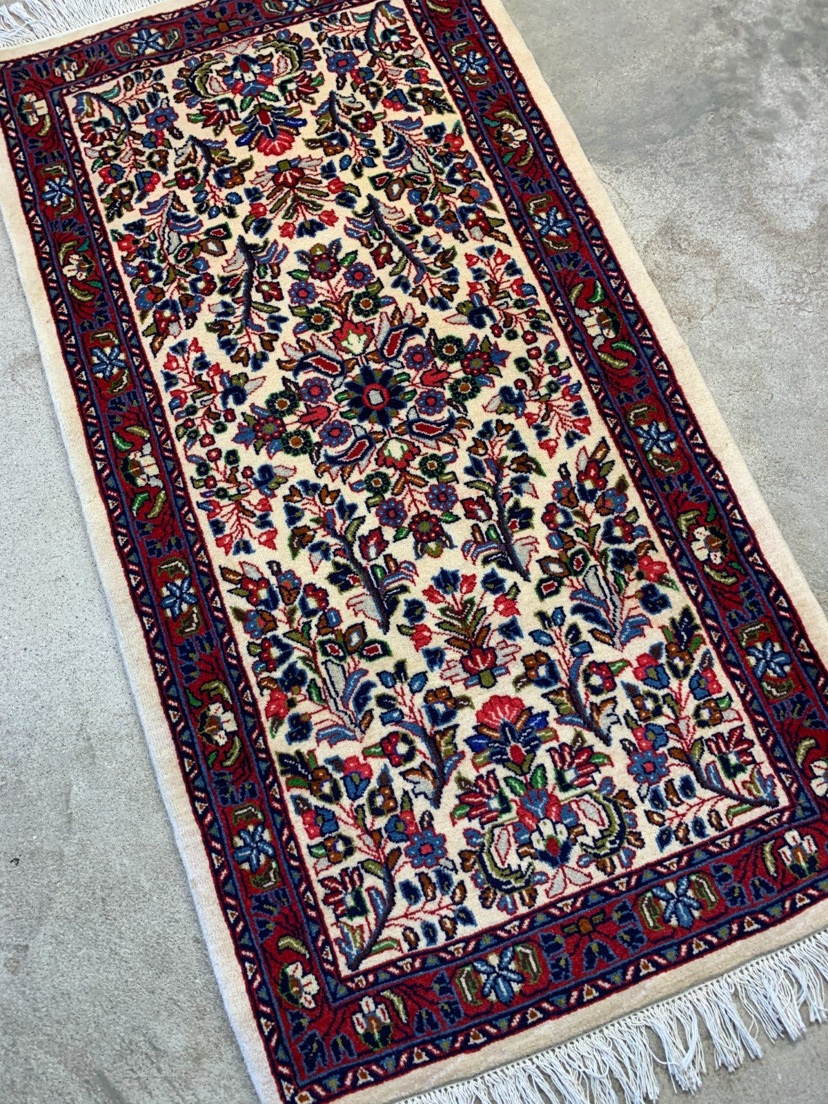 2'4"x4' Hand-Knotted 100% Wool Pile Sarouke Rug