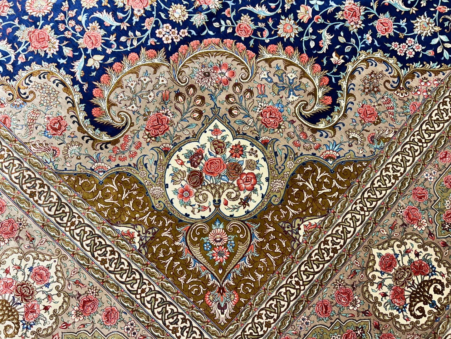 9'11"x13'6" Exquisite Signed Hand-Knotted 100% Silk Qume Rug