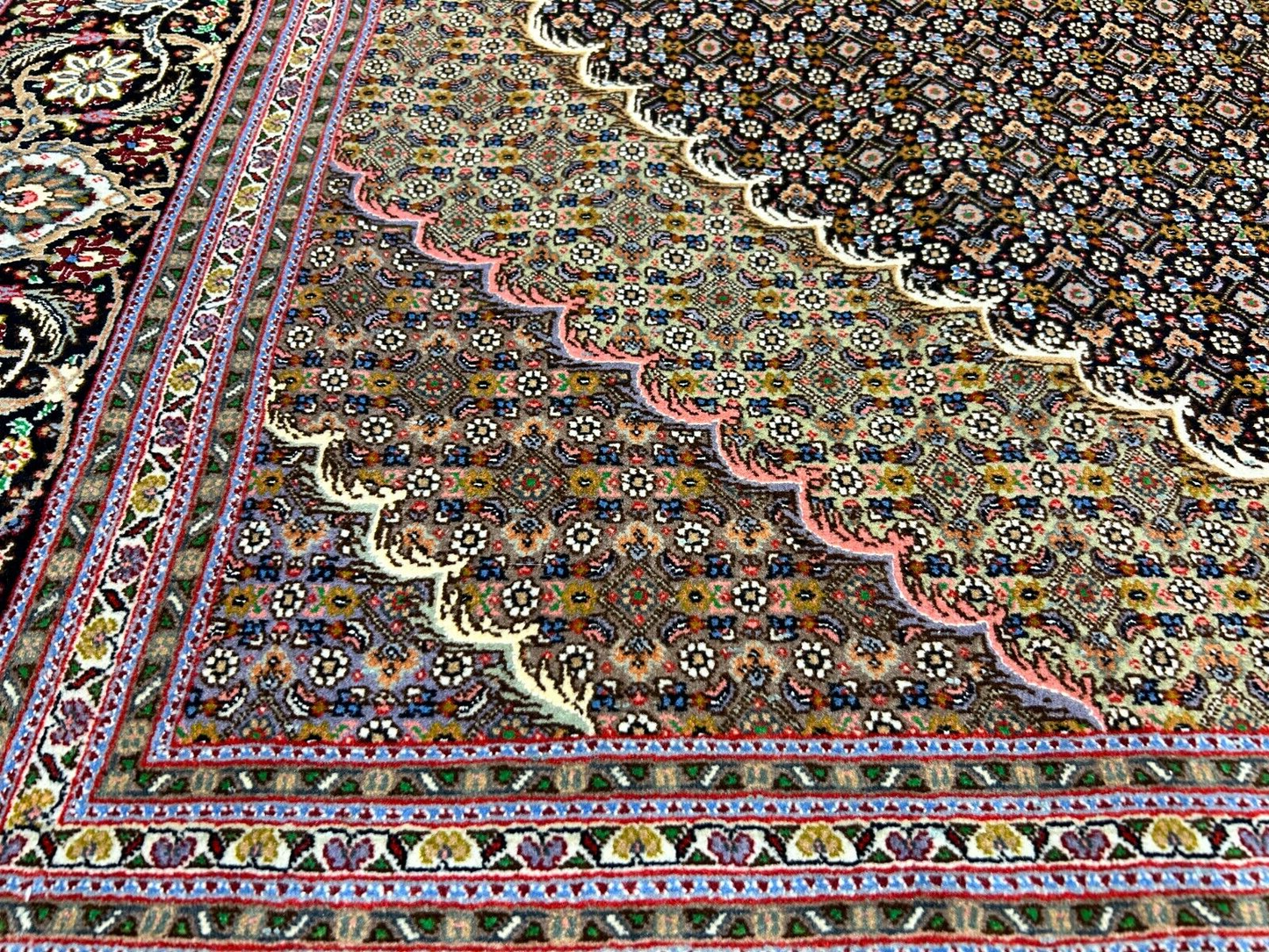 6'7"x9'9" Fine Hand-Knotted Wool & Silk Blend Tabrize Mahi Area Rug