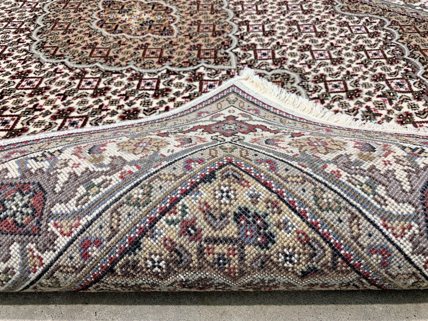 4'1" x 6' Hand-Knotted 100% Wool Tabrize Mahi Area Rug