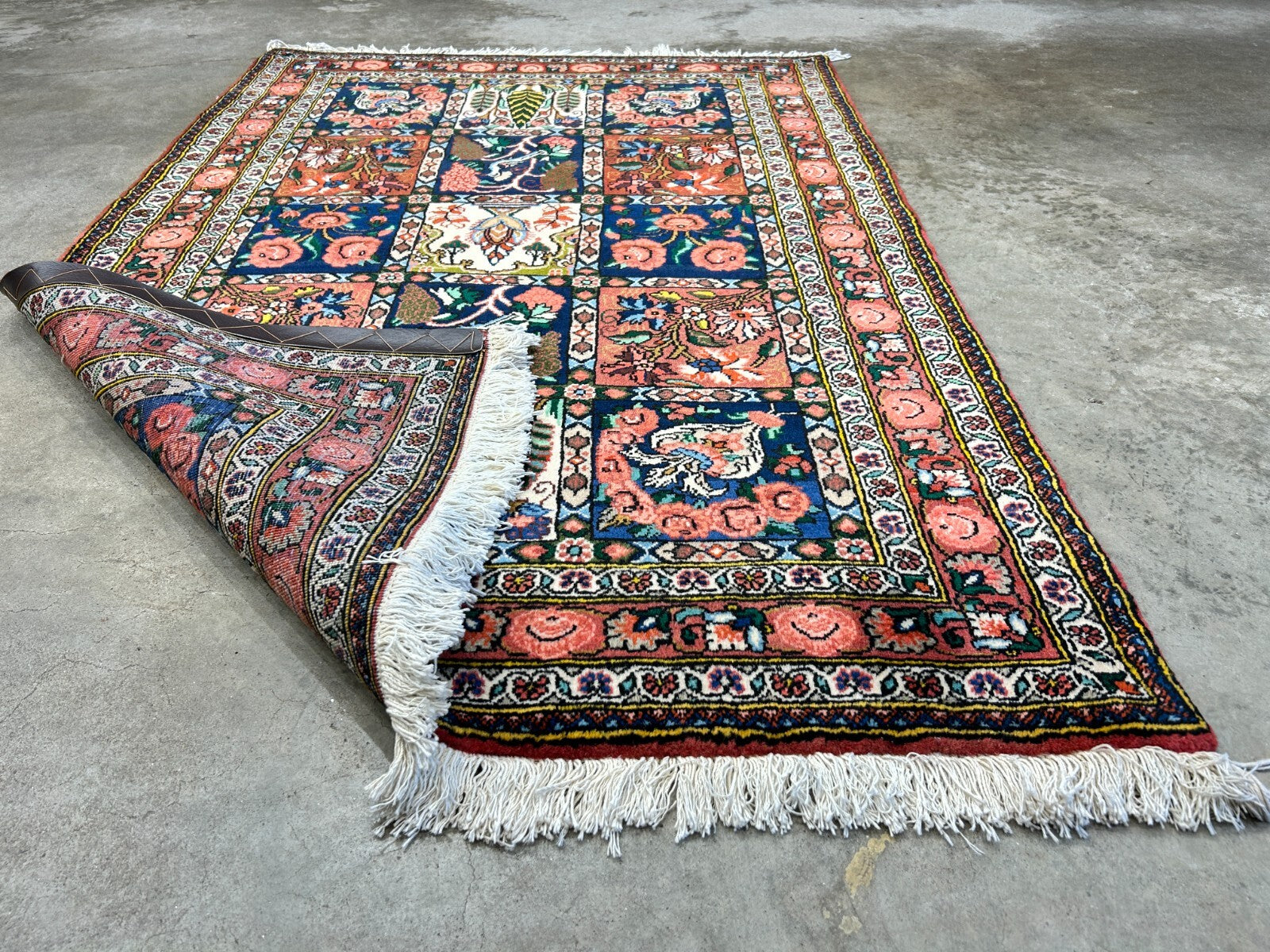 3'5"x5'2" Hand-Knotted 100% Lamb Wool Bakhtiarie Carpet - Area Rug