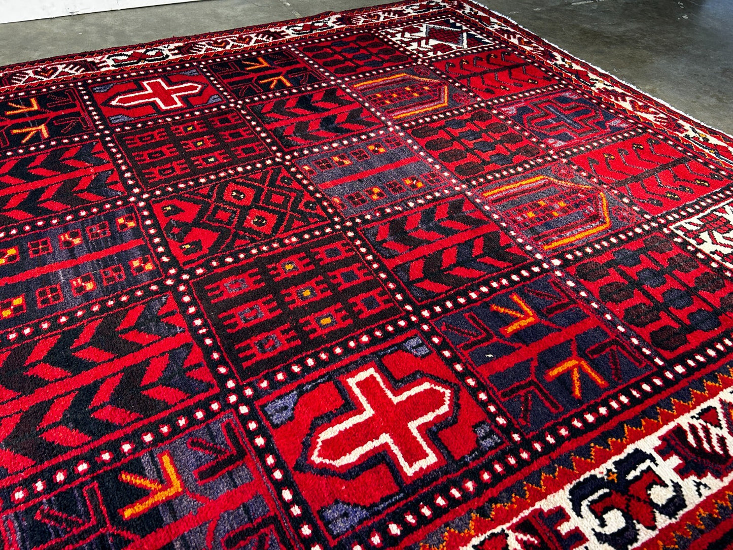 5'5" x 7'6'' Hand-Knotted 100% Wool Pile Bakhtiare Area Rug