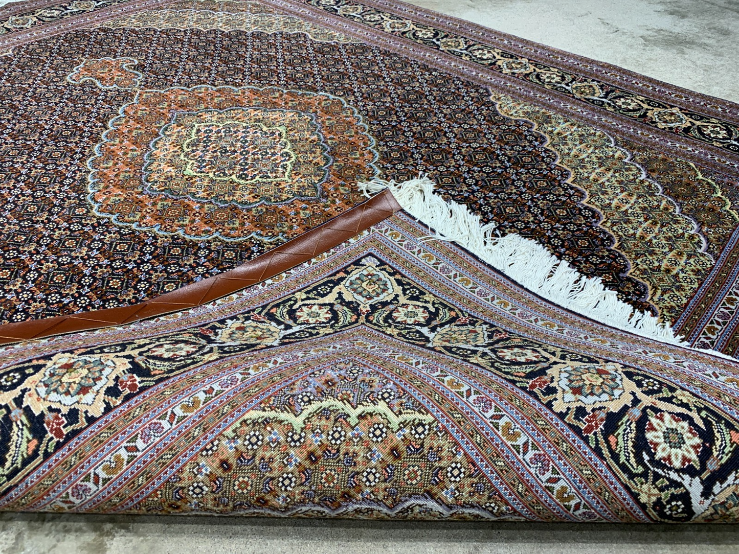 5'1"x6'8" Fine Hand-Knotted Wool & Silk Blend Tabrize Mahi Carpet - Area Rug