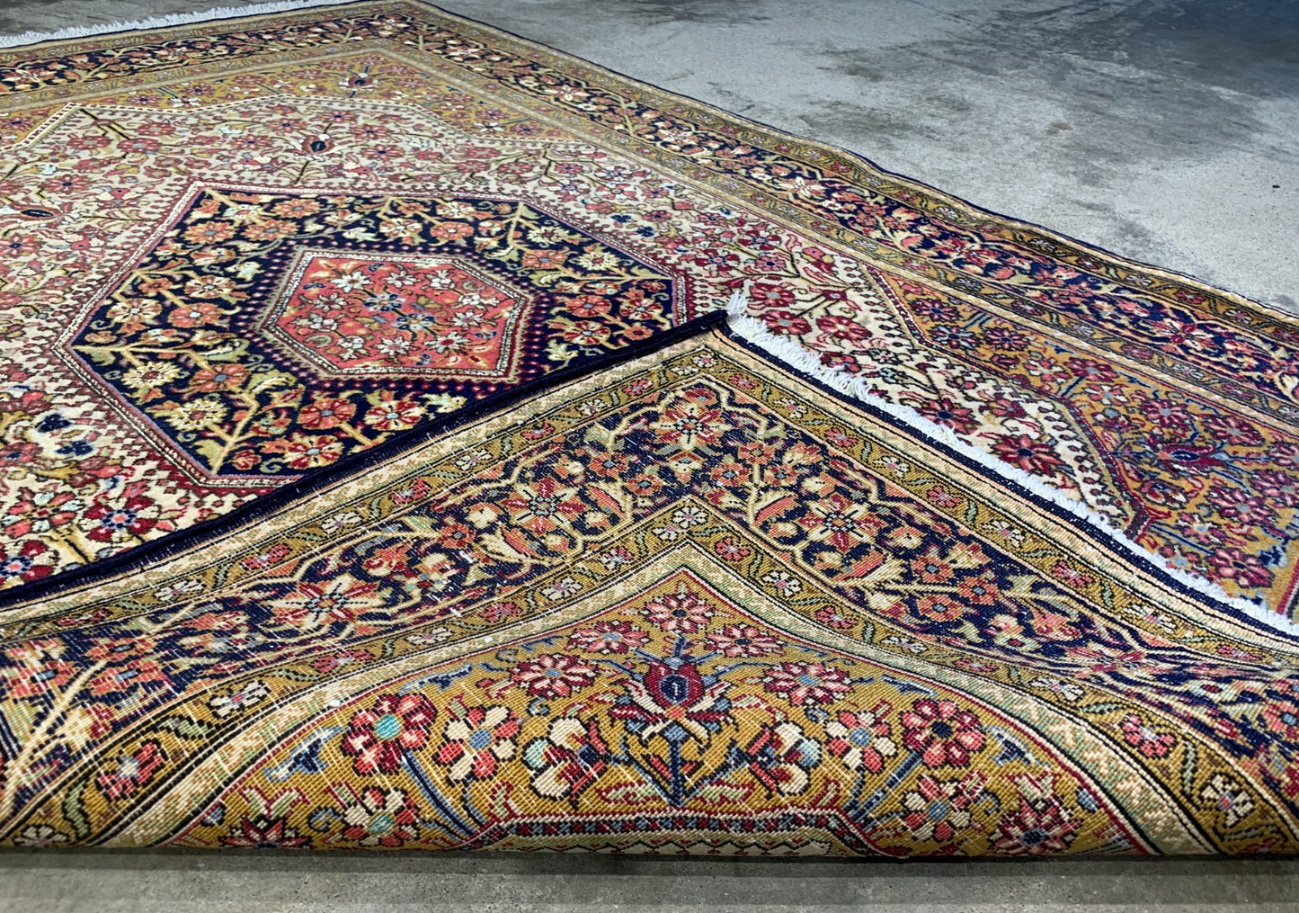 3'6"x5'0'' Fine Hand-Knotted Silk & Wool Qume Area Rug - Area Carpet