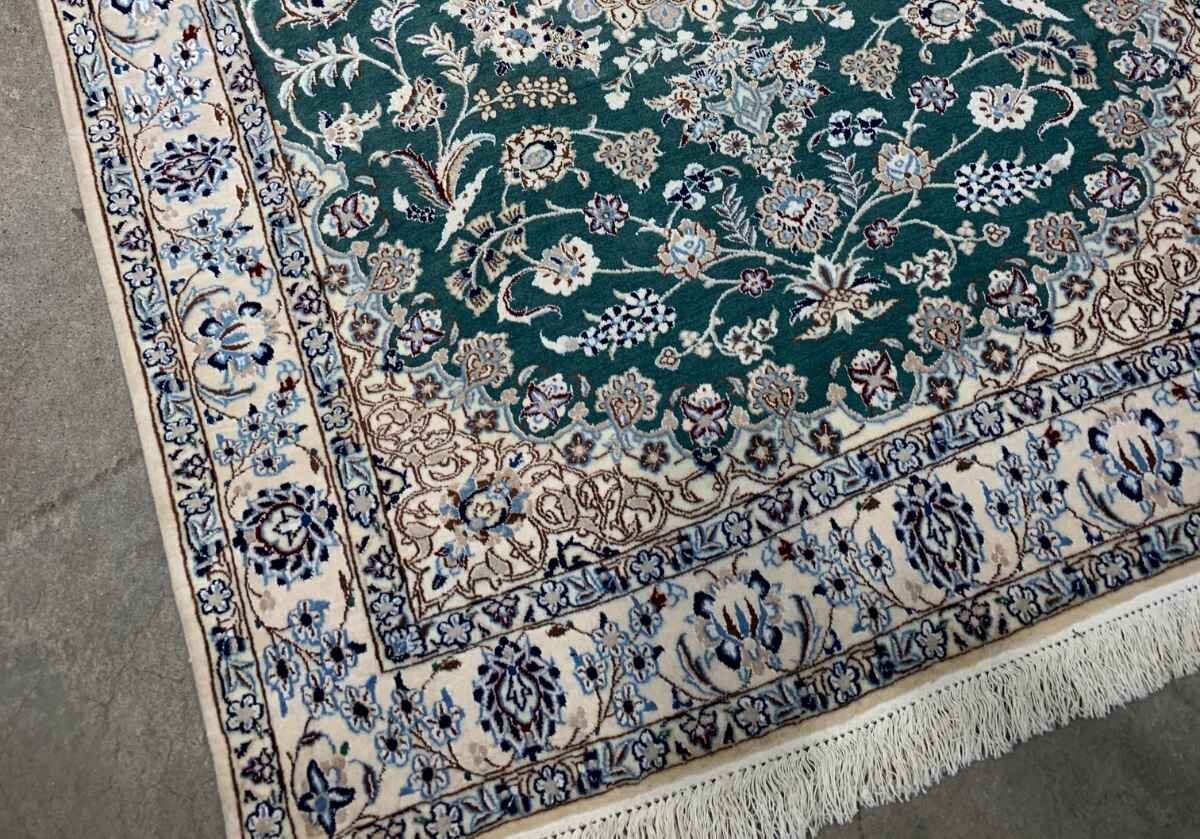 3'8"x4'10'' Hand-Knotted Very Fine Silk & Wool Naine Area Rug